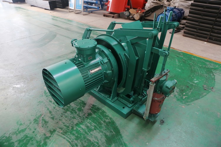How The Driver Operates The Mining Hoist Winch During Use